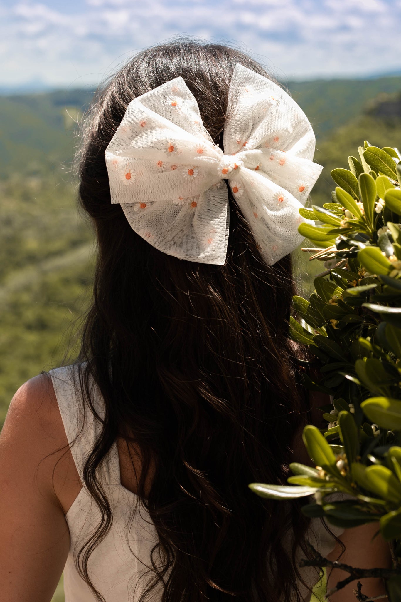White Daisy hair bow clip - BEDRA VINTAGE 